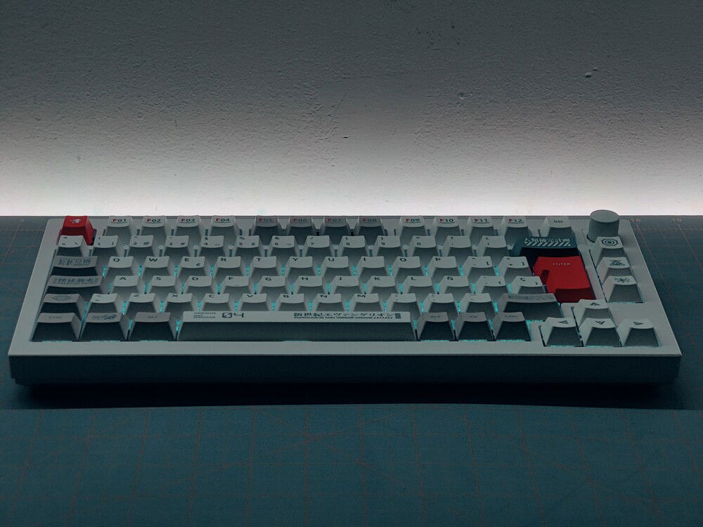 keychron q1 pro with eva-04 keycaps