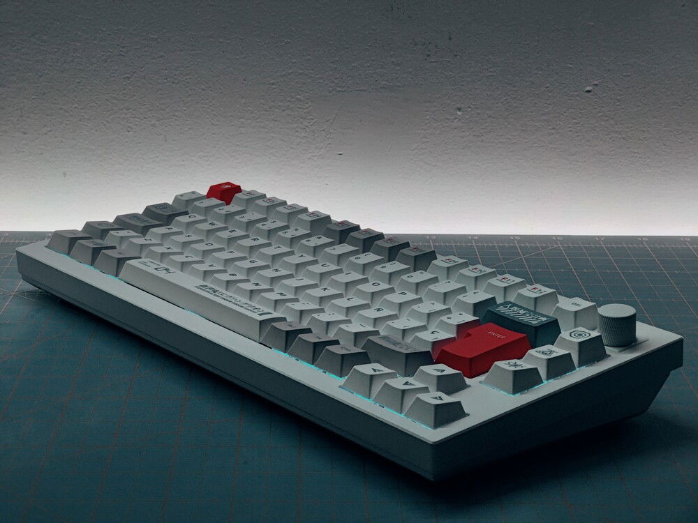 keychron q1 pro with eva-04 keycaps