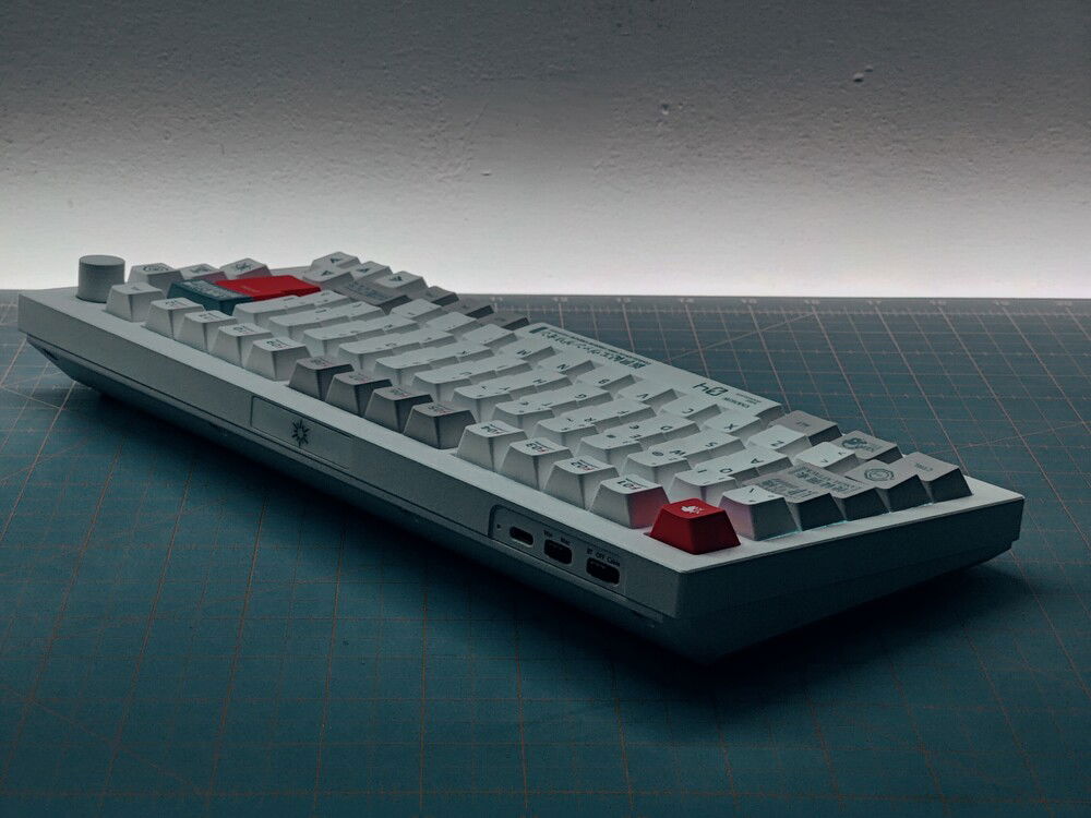 keychron q1 pro with eva-04 keycaps