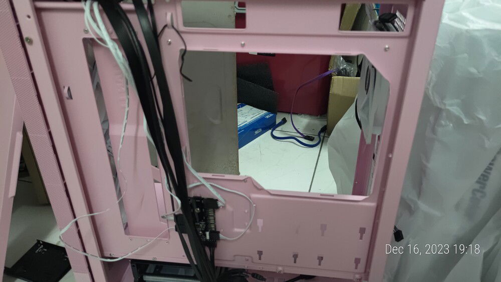 Other side of the case. Got rid of the two 2.5" mounts because where we're going, we won't need 'em.