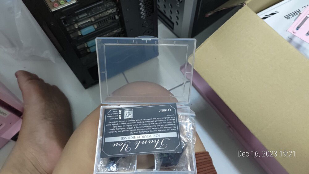 Man, I wish all cases come with a free pillbox like this one. Great place to keep the screws in.