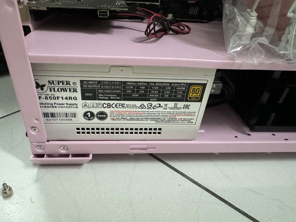 Forgot to mention the last time, but I've installed the SuperFlower PSU.