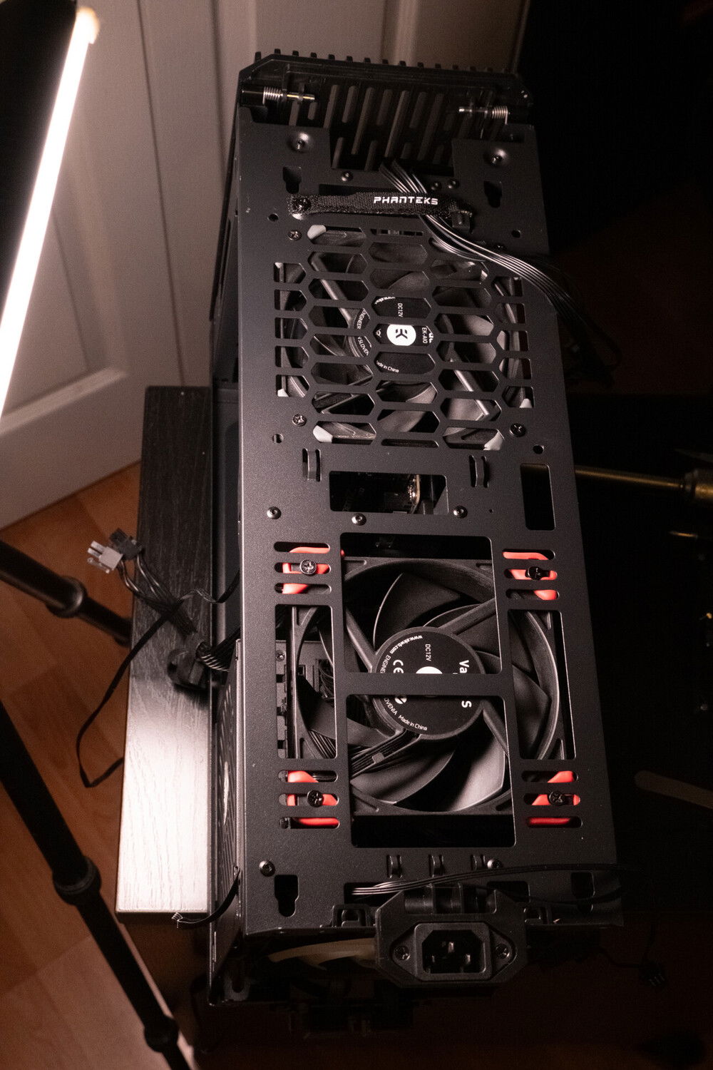 used the extra Noctua rubber corners.