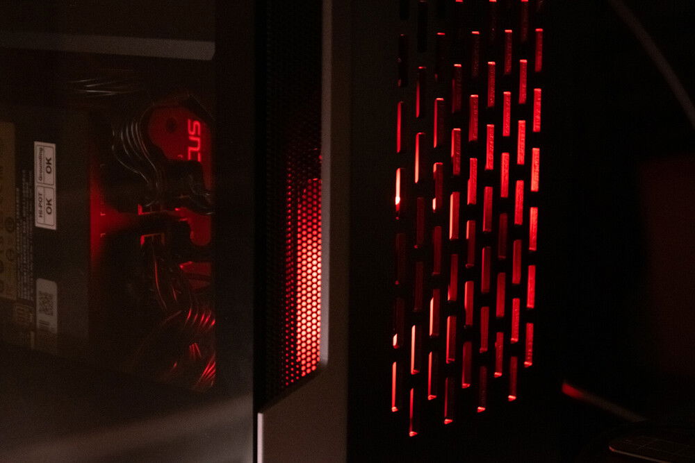 so I moved one of the EK fan to the bottom (pulling) and have the Phantek 140mm on the side (exhausting). The other EK fan is above this pulling air into the Motherboard and GPU.