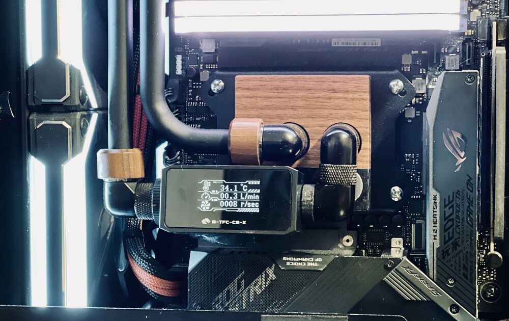 There's a temp plug in one of the reservoir's ports, but the Bykski gives me flow rate (and just looks cool).