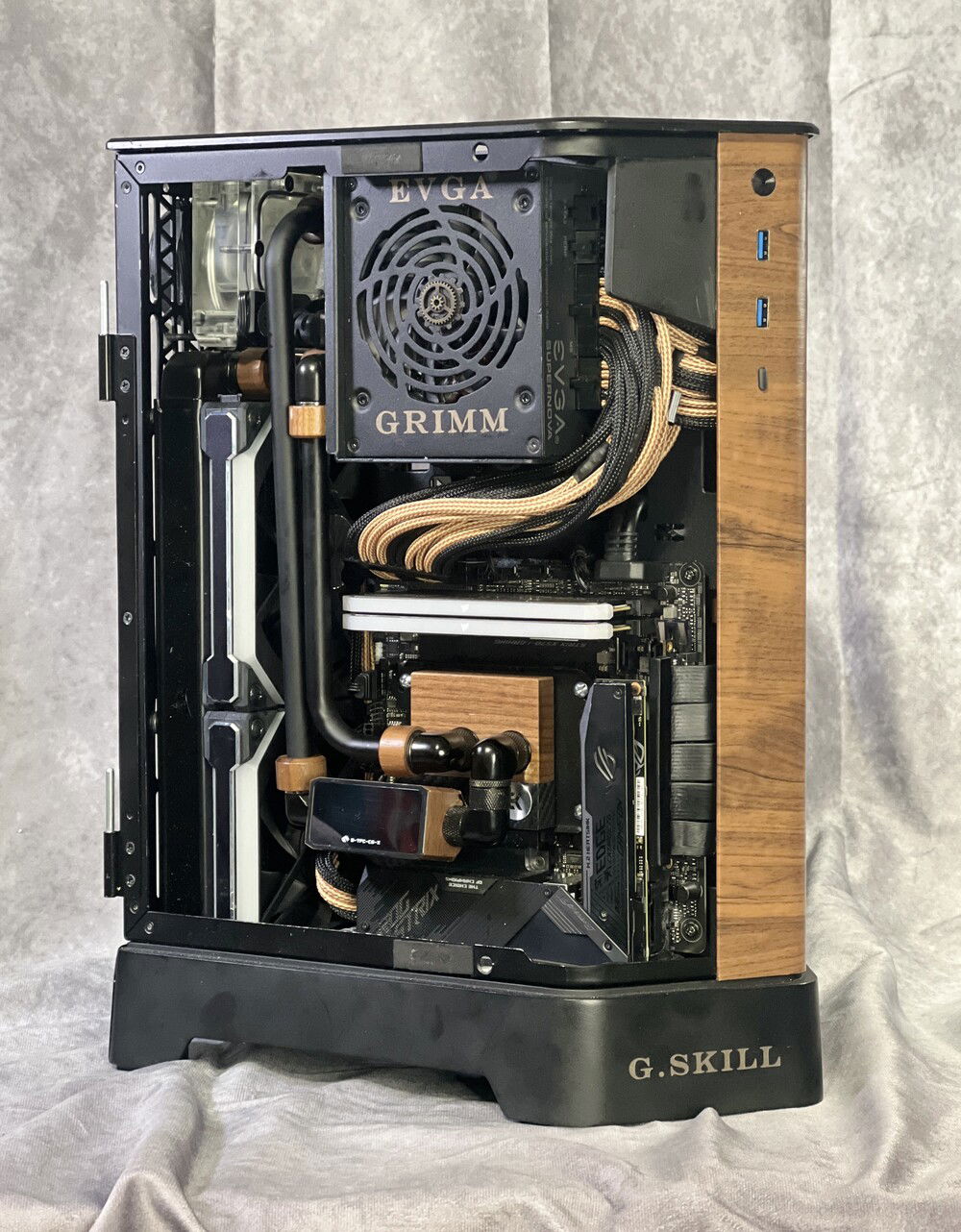 PSU cables are handmade with MDPC-X sleeving. Every wire in the case is shortened or modded in some way.
