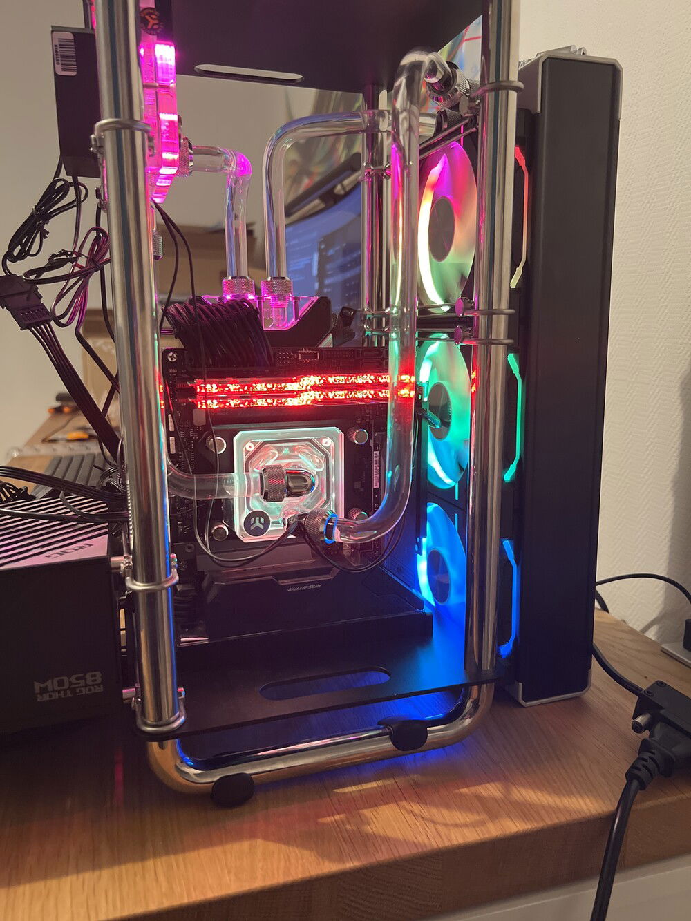 Testing the temps nothing exceeds 50 Celsius at full charge. Impressive