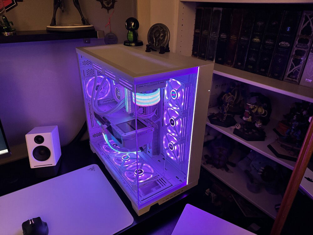 Lian Li 011 Dynamic Evo XL Whiteout » builds.gg