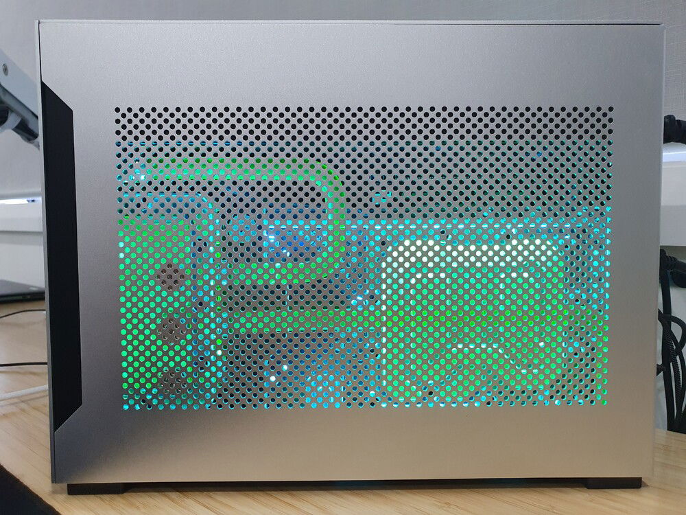 How it looks with the side panels on.