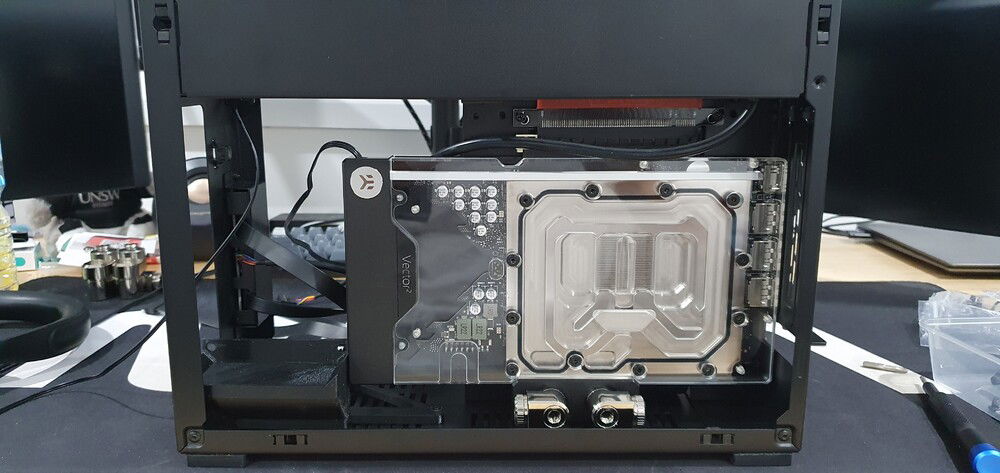 Had to get a 23cm Single Reverse LINKUP PCIe 4.0 Riser cable because the 4090 waterblock is so tall there's no room for slack in the cable and the Double Reverse Riser that comes with the case doesn't work. Can also see the 3D printed reservoir mount here designed by Optimum Tech.