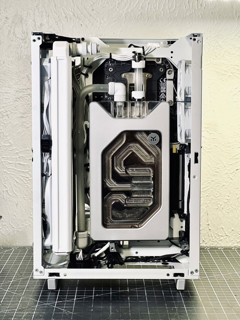 SSUPD Meshlicious with dual 280 rad custom loop - 13700K