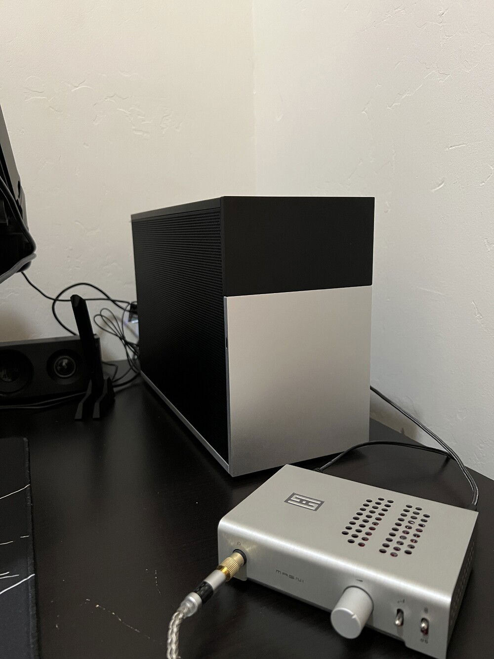 Where it sits (feat. Schiit Magni AMP/DAC)