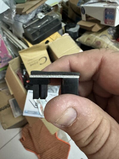 The solution to my PCIe cable Issue: a 180° adapter.