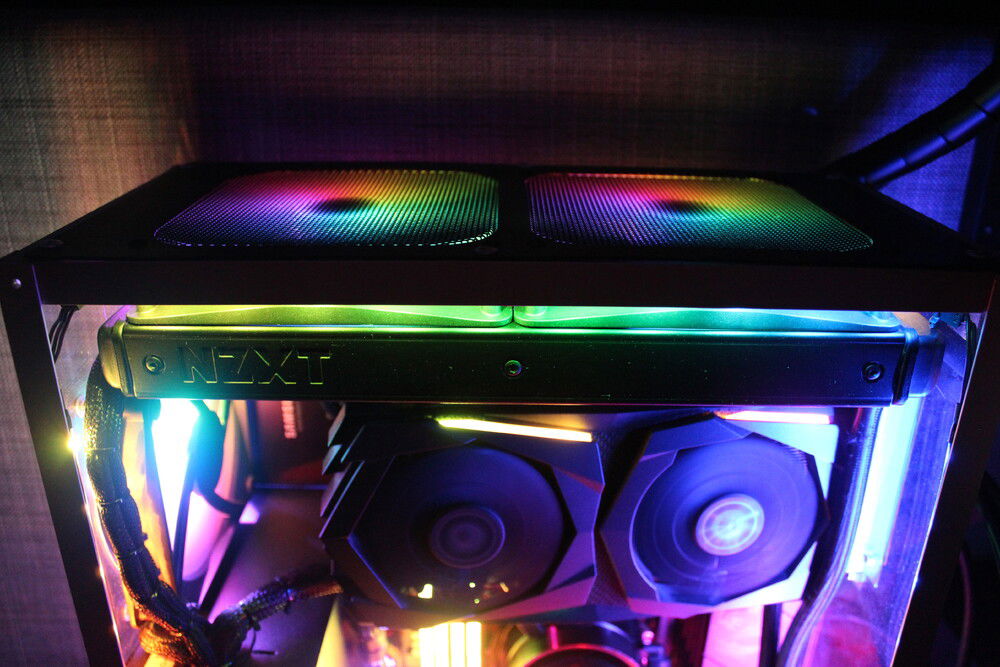 At the top of the case sits the NZXT Kraken X62 280mm radiator boasting two 140mm NZXT RGB Core fans.