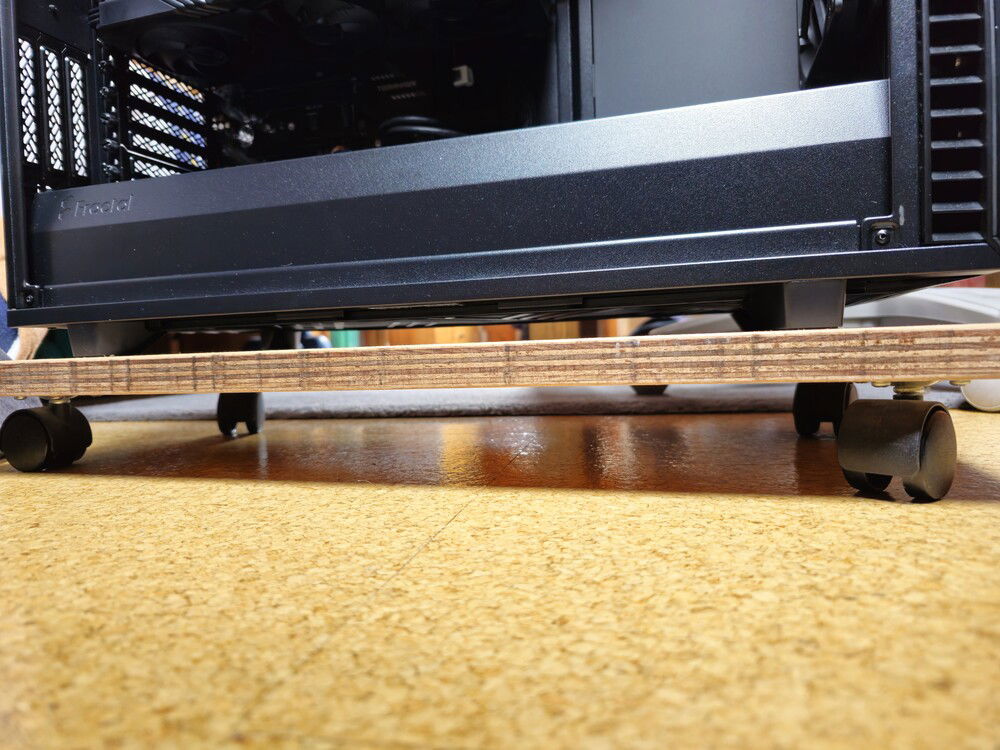 Self-built mobile mat to move the PC and reduce dust intake