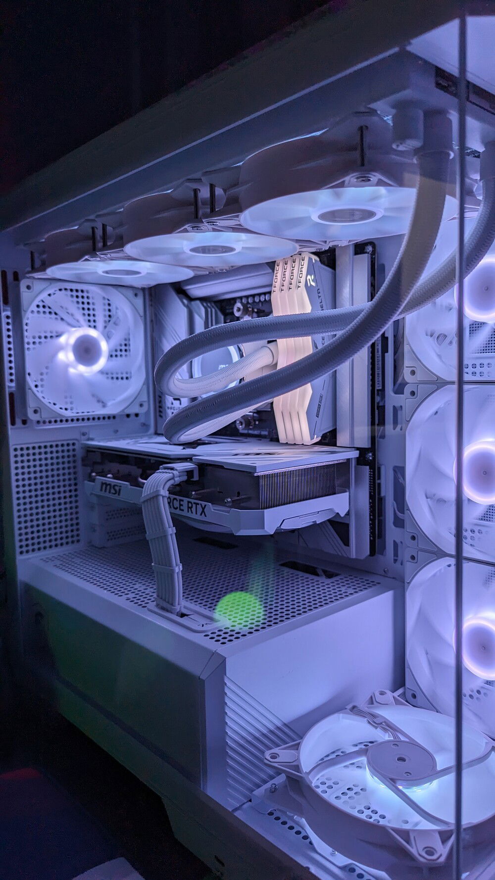 Replaced the stock 12vhpwr cable with a white cablemod version. This will be my only change, I want to keep it clean and simple