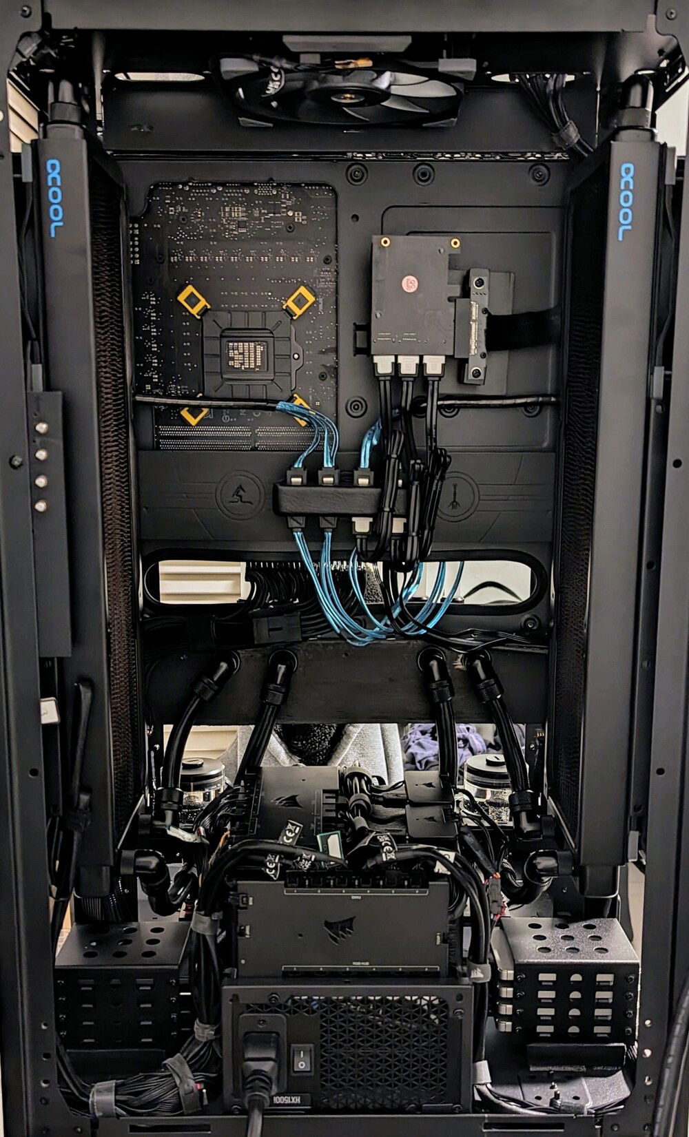 Back of the case with cooling and the sata 'hub' that allows for easy movement up and down for easy maintenance and upgrades. everything is connected with powerful magnets