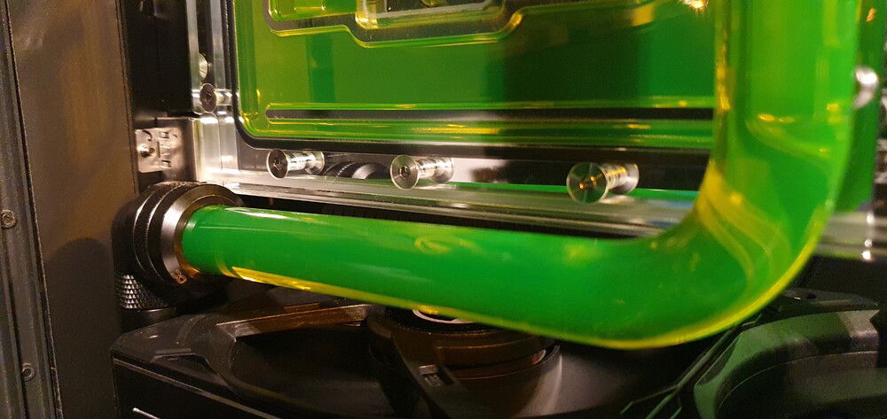 Got that 2006 vibe from the coolant :D haha