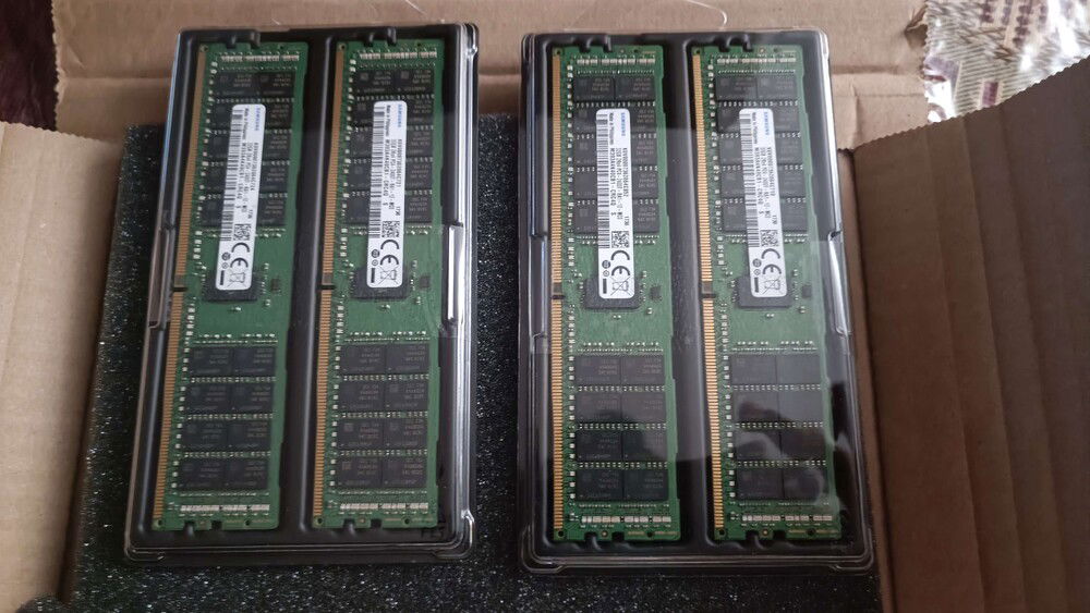 4x32GB DDR4 ECC REG RAM kit, 1st out of three (planned) kits to fill in all 12 slots of my dual socket, hexachannel motherboard, 128GB should be a nice start, much overhead for the initial project Tier