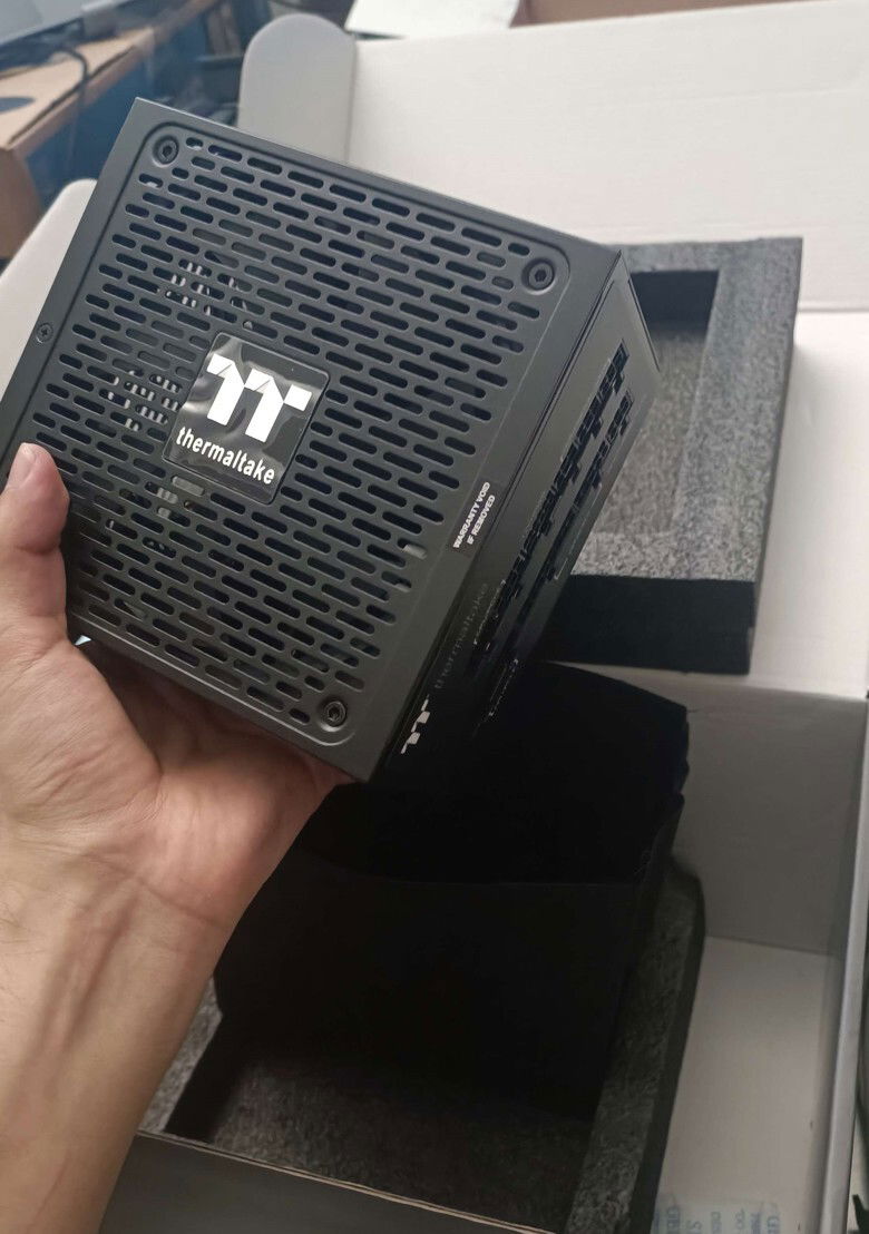 1200W in such a small package, power supply technologies really have come a long way