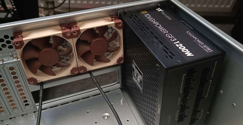 that one required a blood sacrifice because there's a bend in the rear's steel sheet that gave me a hard time picking on the anti-vibration fixtures to tug them in position, easier to deal without the PSU in the way