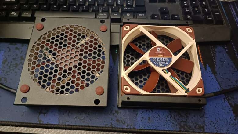 front and rear of the fans joined to the mounts