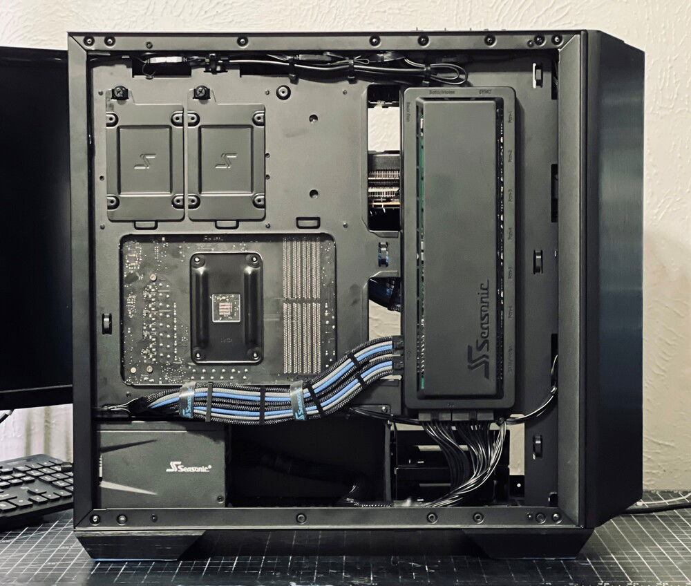 Cable management ends up being so clean with the SYNCRO power block.