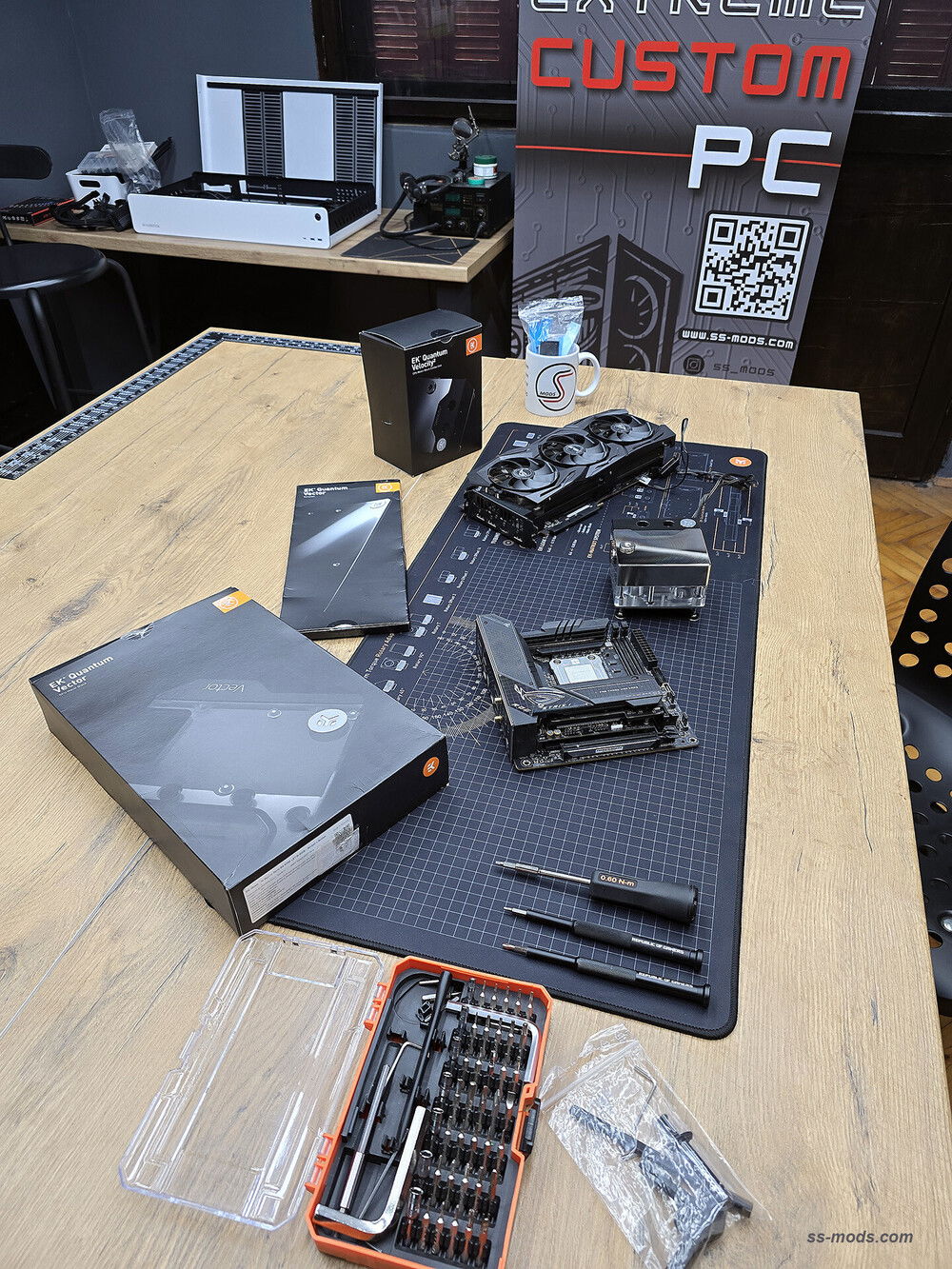 It's time to mount the water cooling blocks 🙂