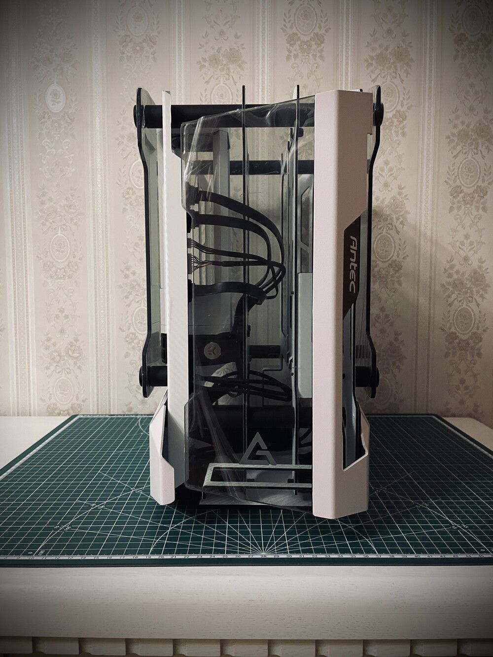 Show-off shot (3). The front of the case.