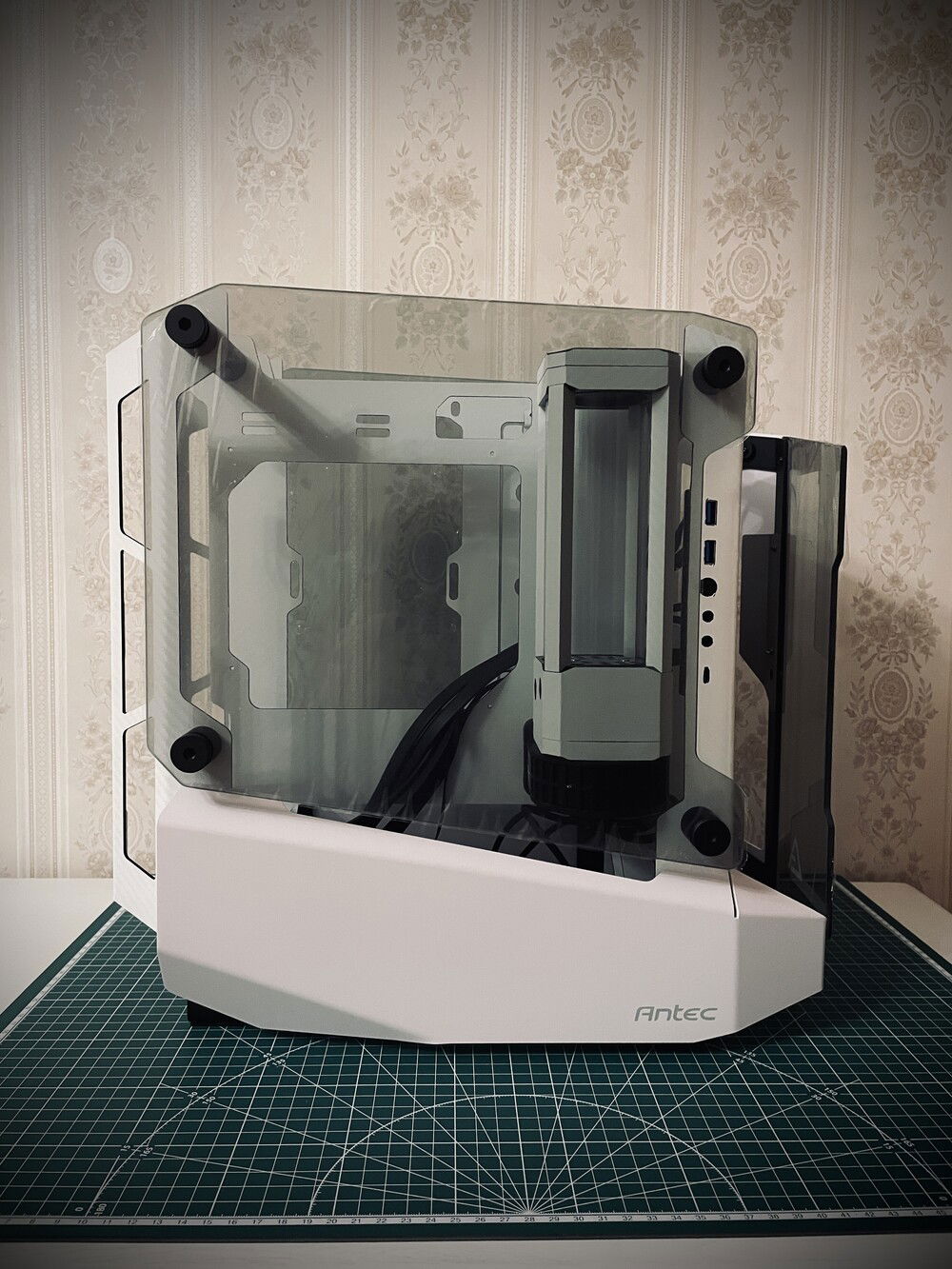 Show-off shot (4). Right side of the case.