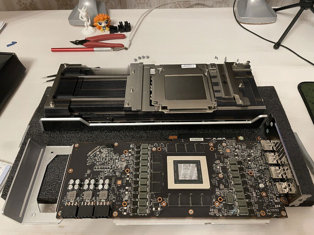 Getting rid of the thermal greeze and pads.