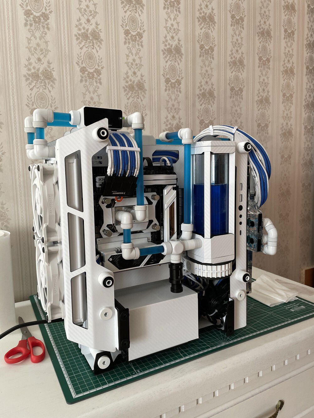 The liquid is in (1).