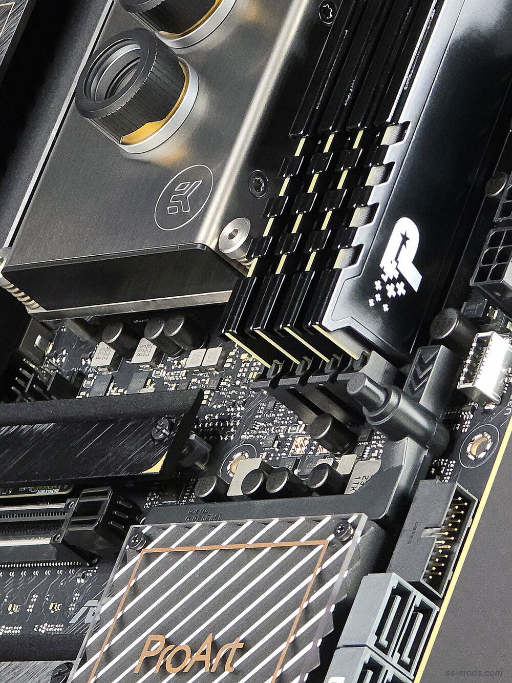 DDR5 and M2 also non RGBs :D