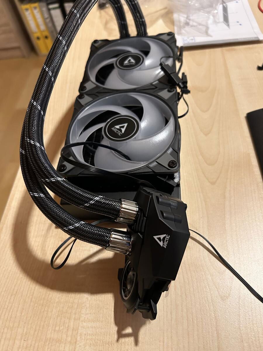 The first AiO try... but the pump doesn't work with the board.