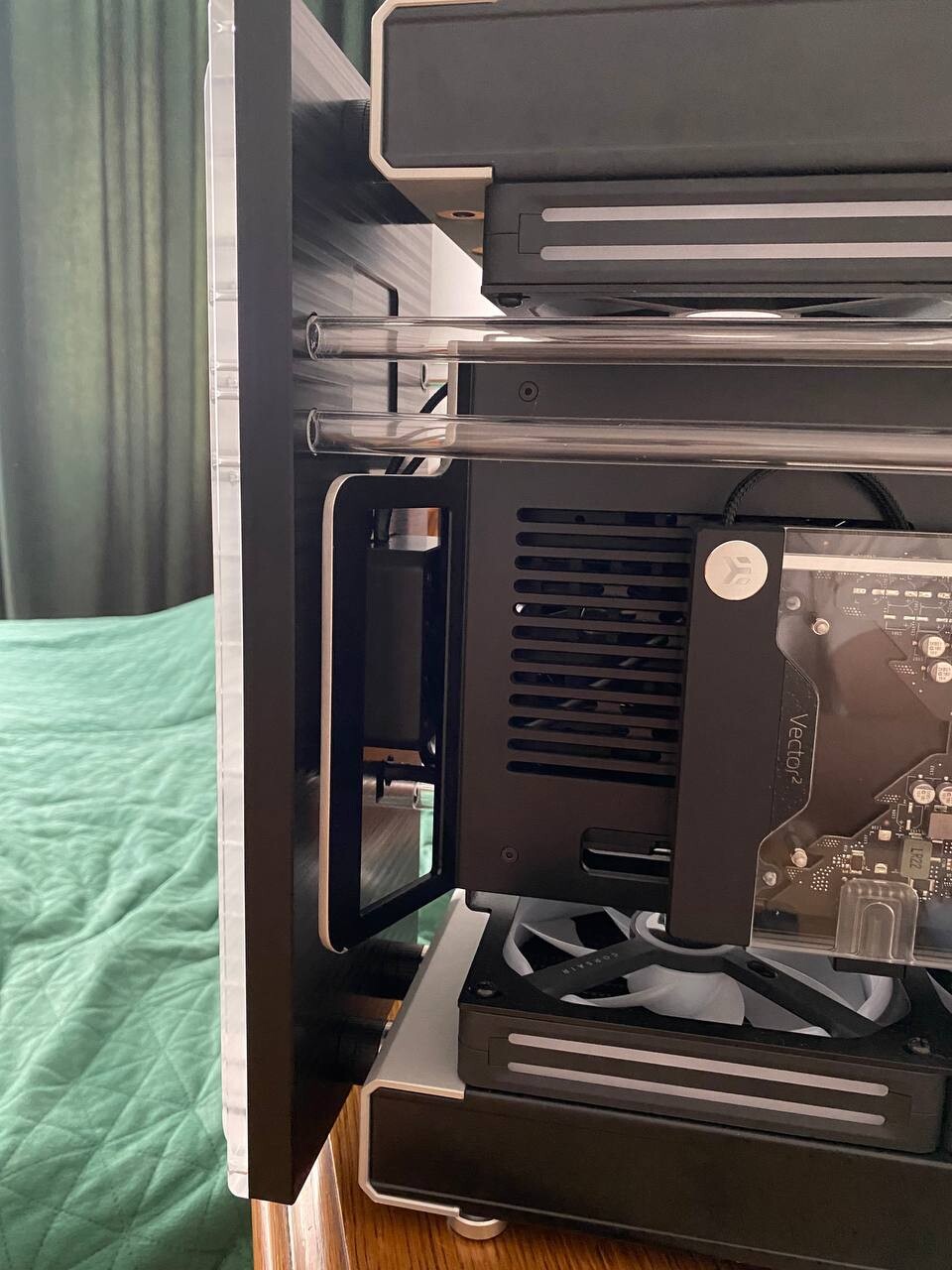 Mini-ITX — only the essentials » builds.gg