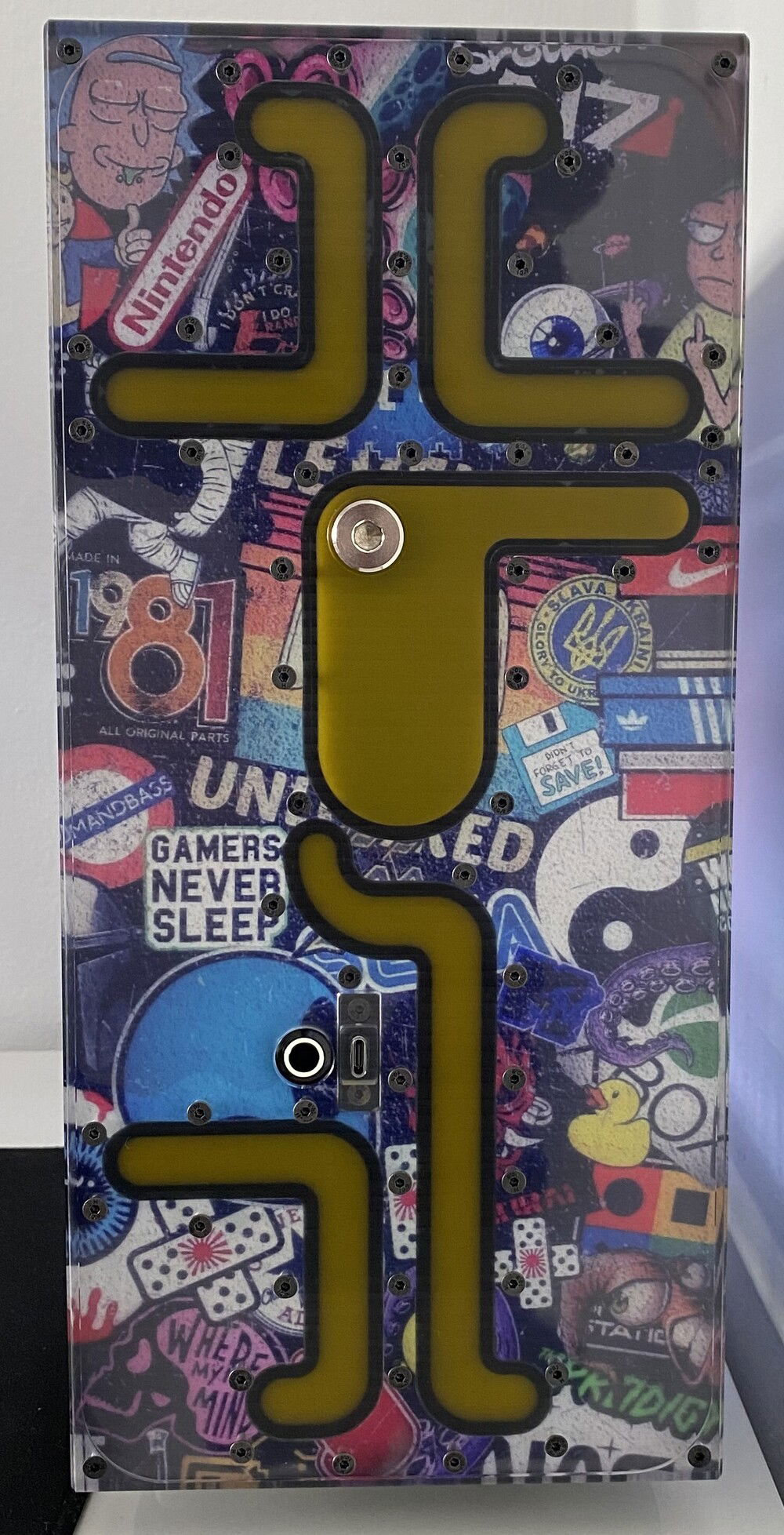 Over time, the front distribution panel started to feel too gloomy, so I decided to brighten it up with a nostalgic design.