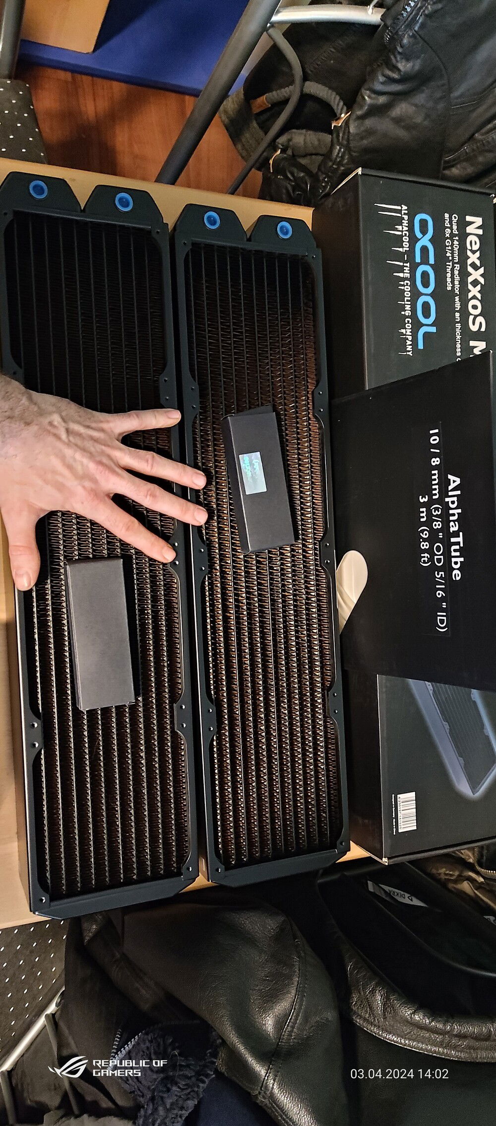 Both Bg 560mm x 1400mm x 86mm Radiators , they are so massiv