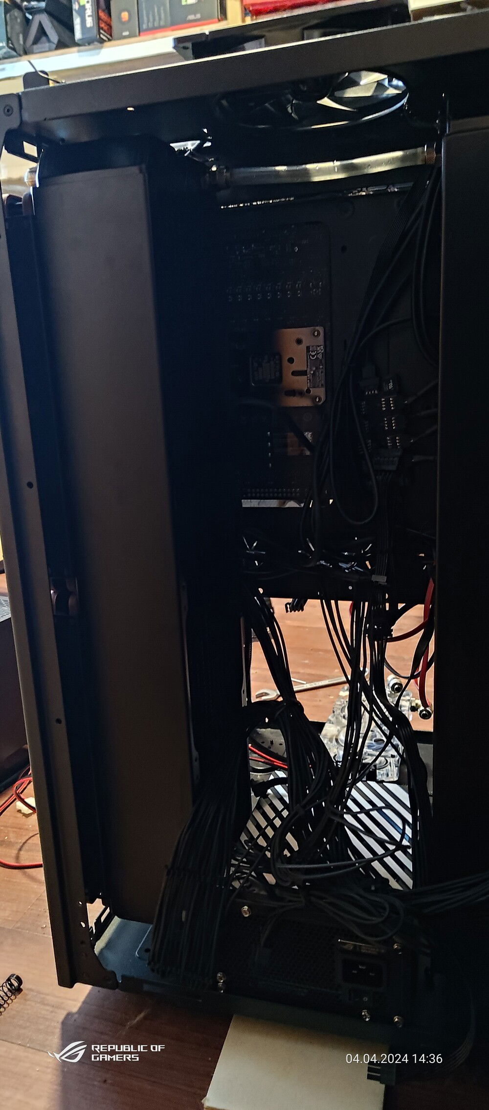 some look when the biggest radiators and the psu were build in from the back of the case