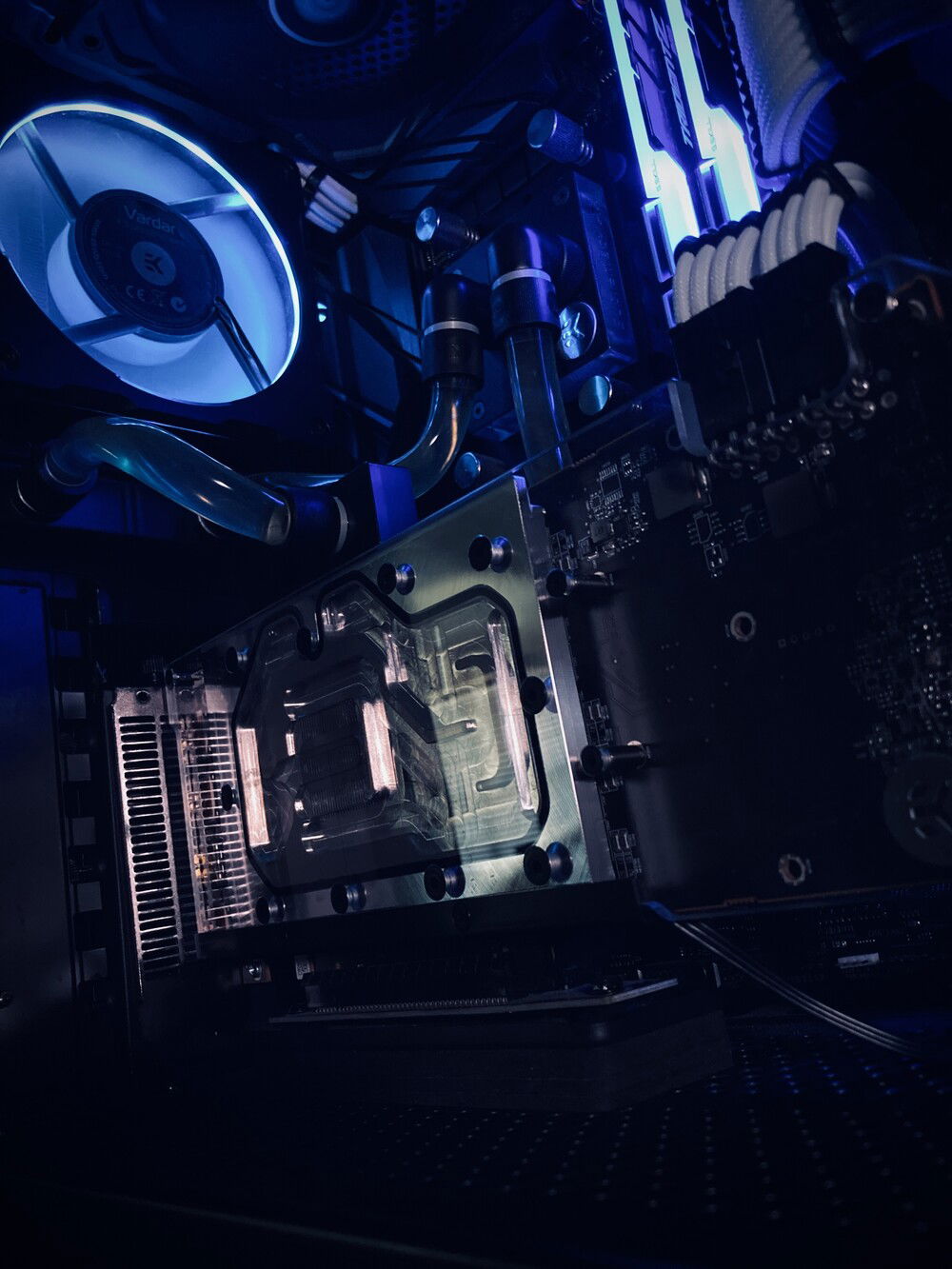 Aluminum GPU block kept the 5700xt ~45 under load