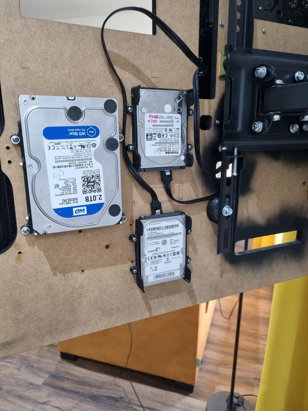 3D printed custom HDD mounts