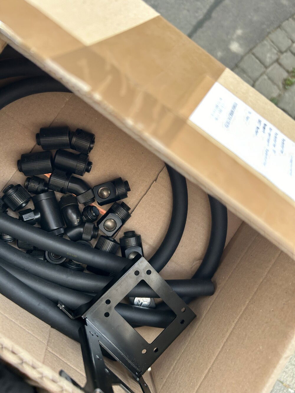 I got a lot of fittings and some ZMT tubing in 16/10, including 90-degree and 45-degree angles—exactly what I wanted.