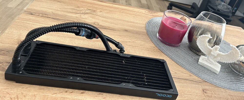 Here it is now a basic alphacool 360mm radiator originally from a aio cooler but since alphacool uses normal radiators in  their aios i could just disassemble it and just got the radiator and threw the other stuff away