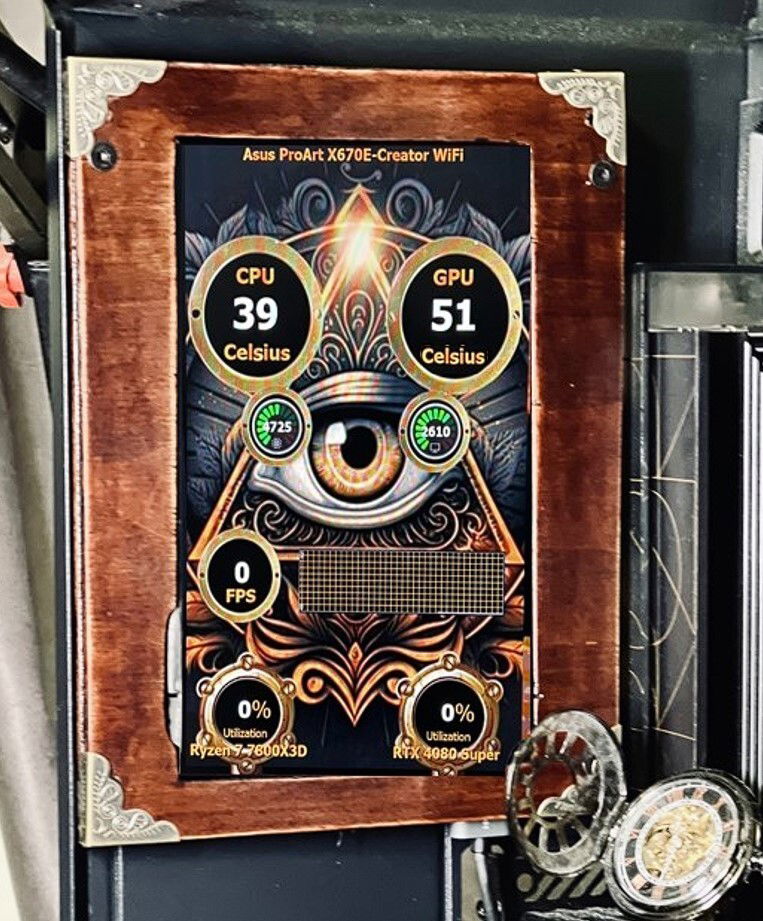7" stats screen in a walnut housing. Custom UI running on Aida64.