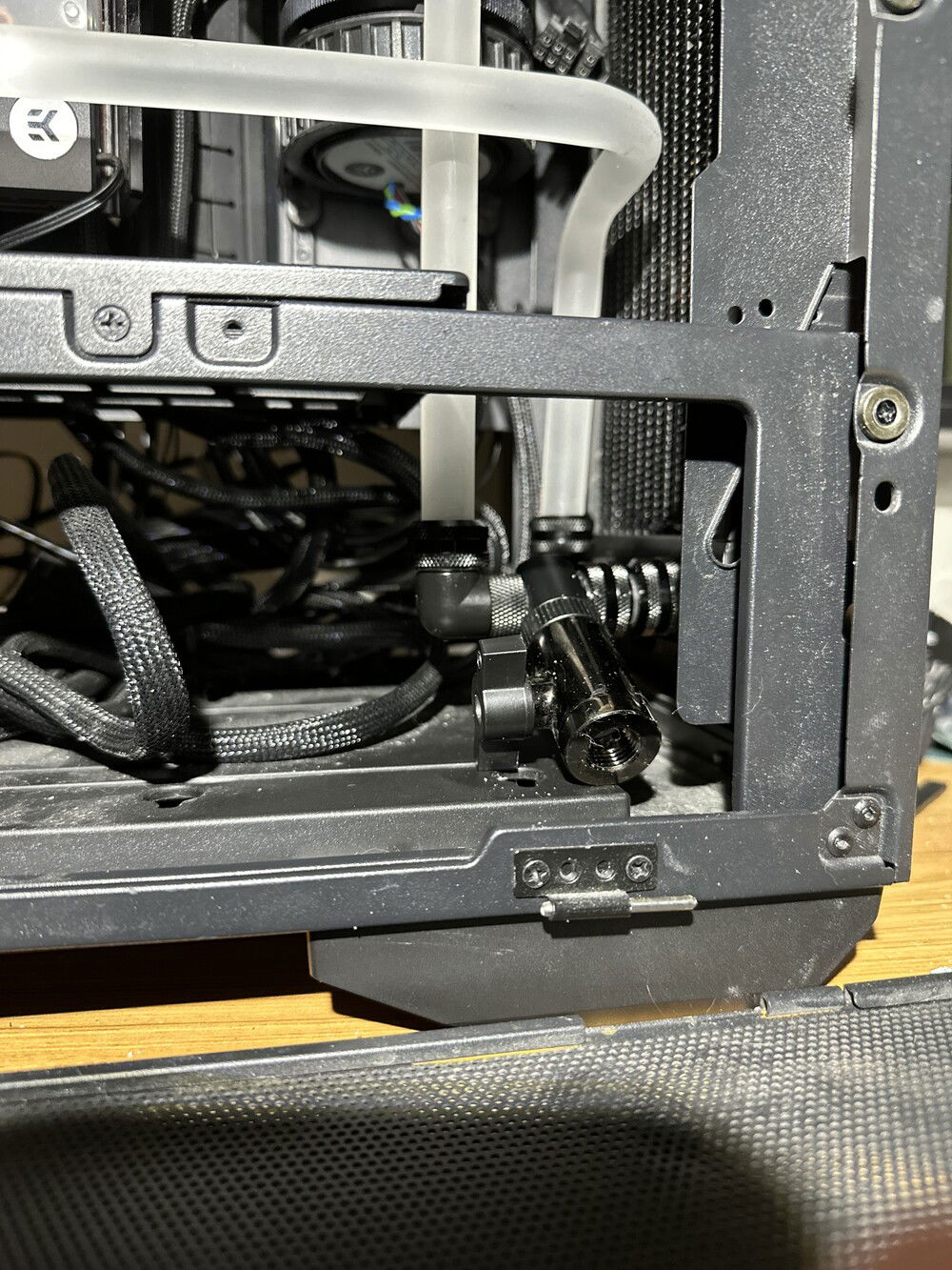 V1.5 Finally added a drain! It is soo much easier to do maintenance now.