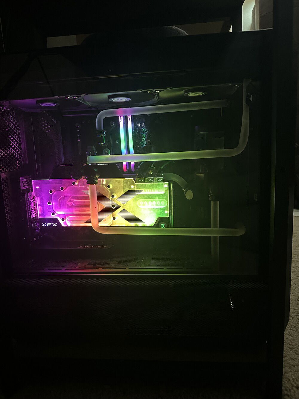 V1.5 Waiting for Fan controller to plug in both loop temp and pump RGB