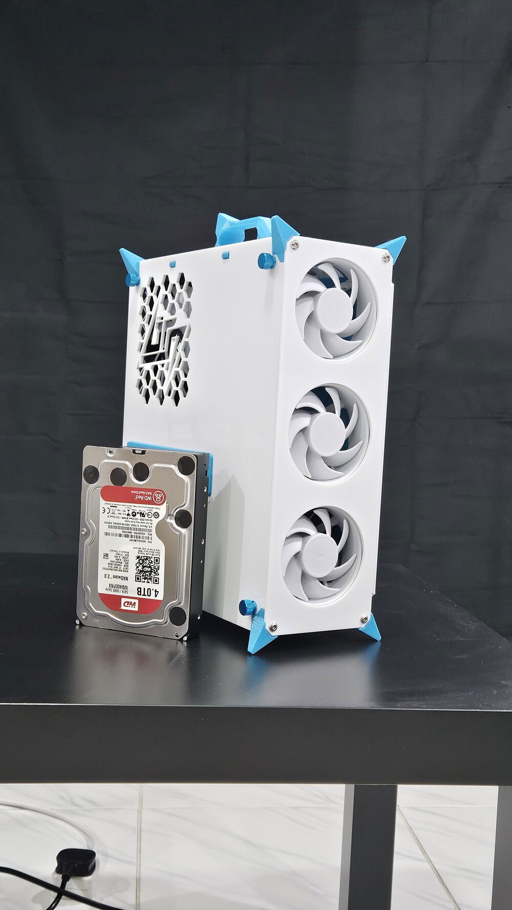 3.5" HDD next to Brq Zero case