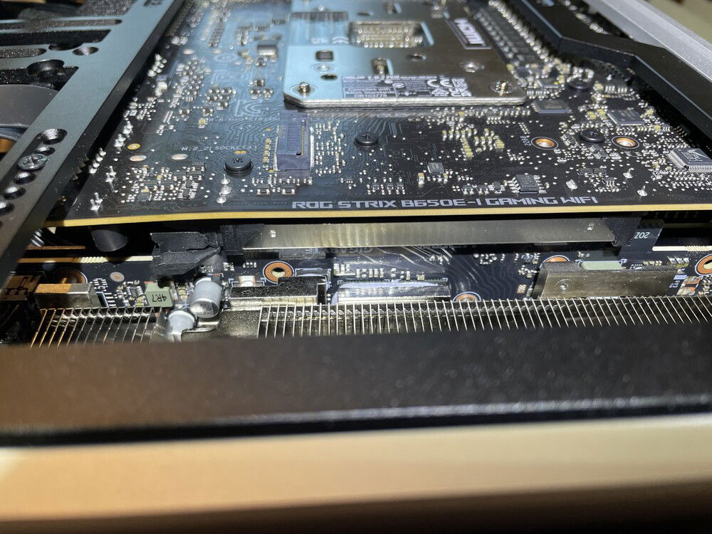 mainboard starts to bend, will keep an eye on that