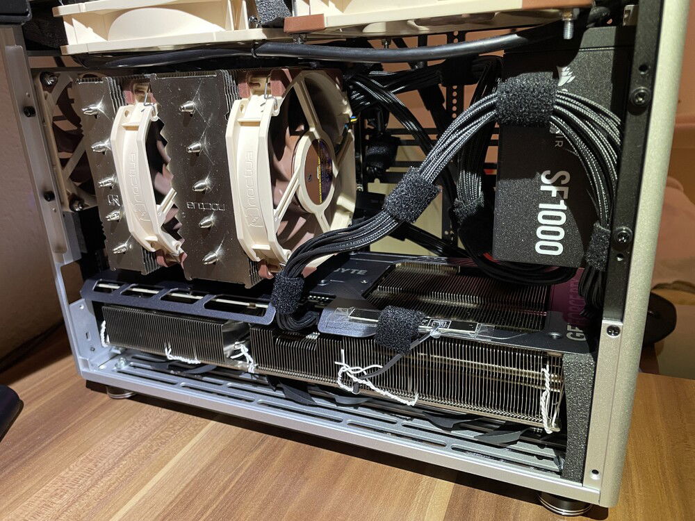 First test with deshrouded 5080. GPU-fans have 1-2 mm clearance
