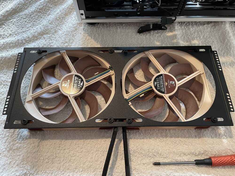 new fan-bracket with attached 140mm fans