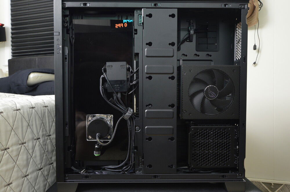 Yes, I have all 17 fans using only one controller, I did not install the Lian Li software and control all RGB using OpenRGB software.